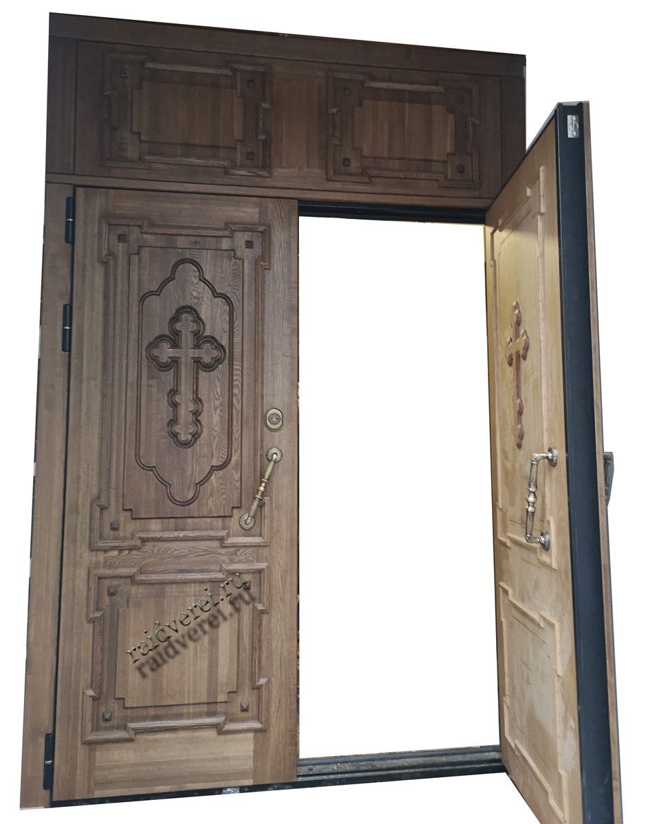 входная дверь в собор